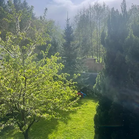 Czarodziejski بيت للعطل Steklno
